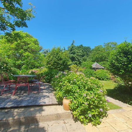 Maison En Pierre Dans Son Nid De Verdure Roz-Landrieux Exteriér fotografie