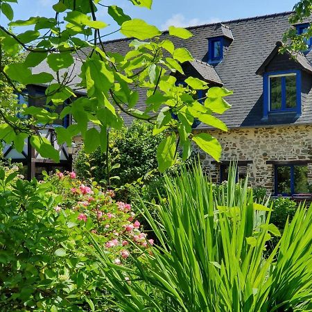 Maison En Pierre Dans Son Nid De Verdure Roz-Landrieux Exteriér fotografie