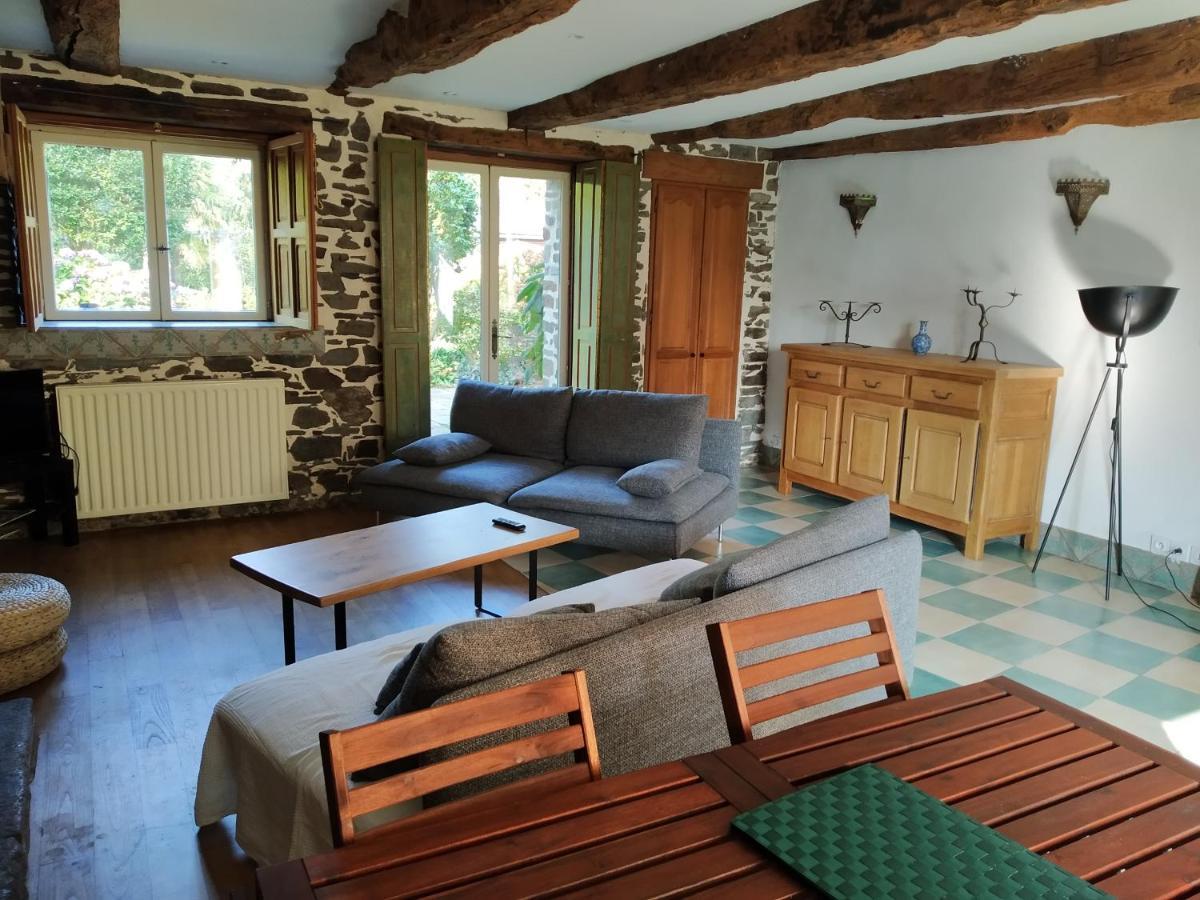 Maison En Pierre Dans Son Nid De Verdure Roz-Landrieux Exteriér fotografie
