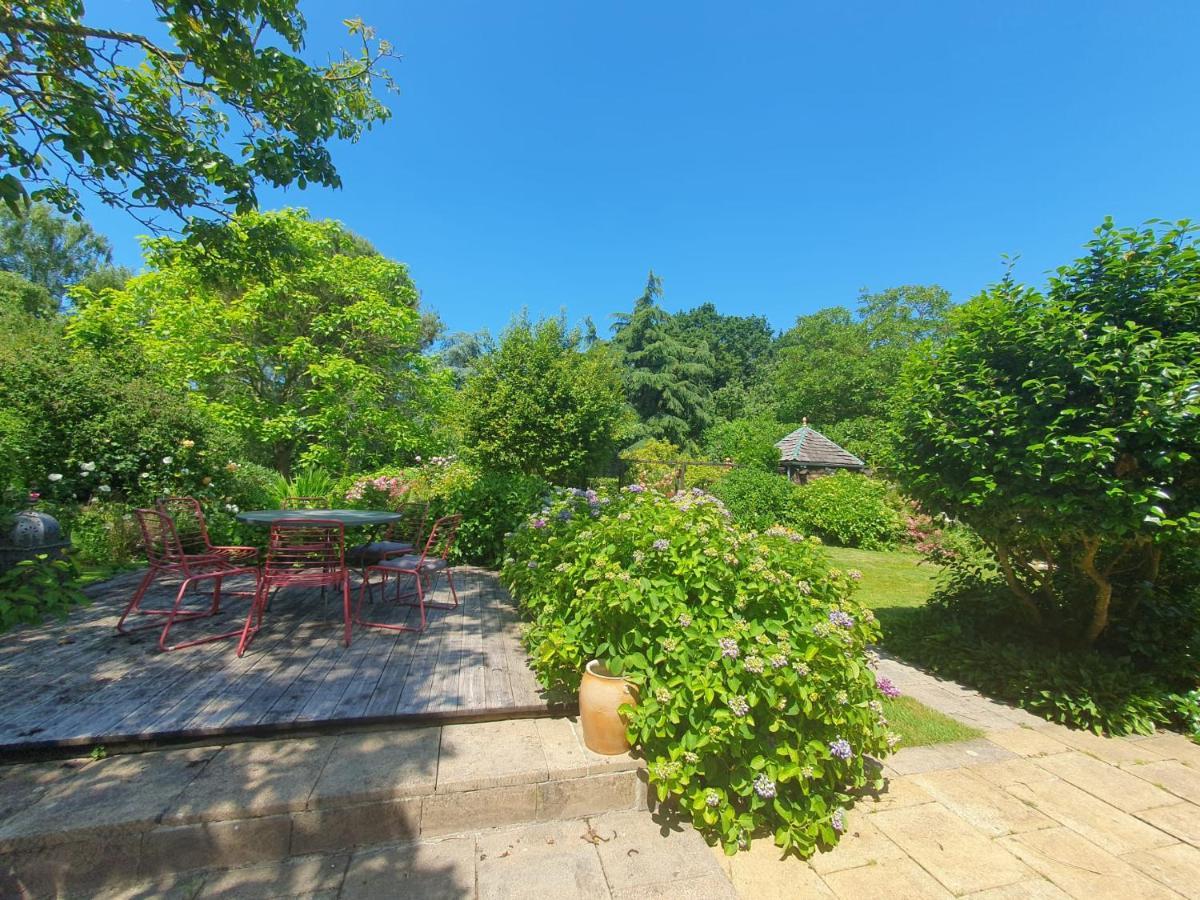 Maison En Pierre Dans Son Nid De Verdure Roz-Landrieux Exteriér fotografie