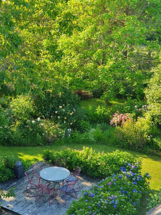 Maison En Pierre Dans Son Nid De Verdure Roz-Landrieux Exteriér fotografie